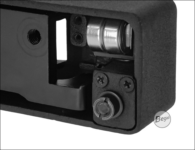 Anleitung Schritt 3: Einsetzen der zwei AG13 Knopfzellen