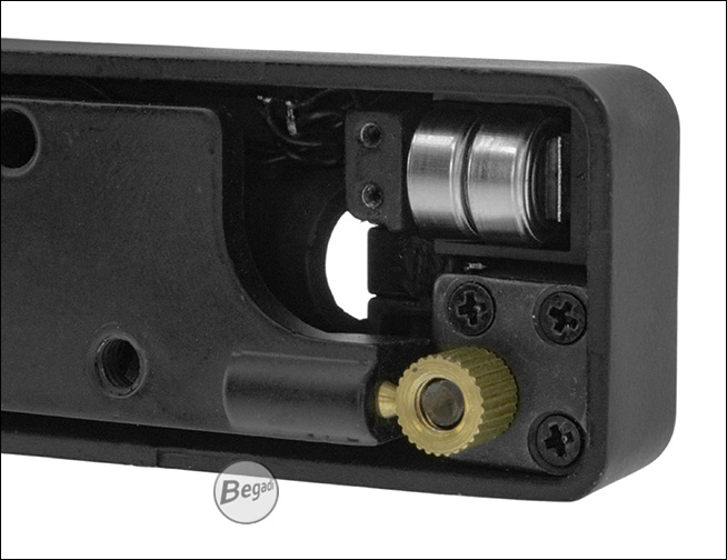 Begadi RX6 Batteriefach mit eingelegten Knopfzellen