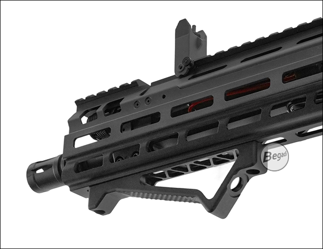 Montierter M-LOK Fore Grip zur besseren Kontrolle am Frontbereich einer Airsoft-Waffe