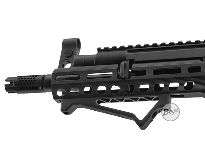 Detailansicht eines montierten Begadi CNC Alu Ergonomic Fore Grip mit angewinkelter Griffposition