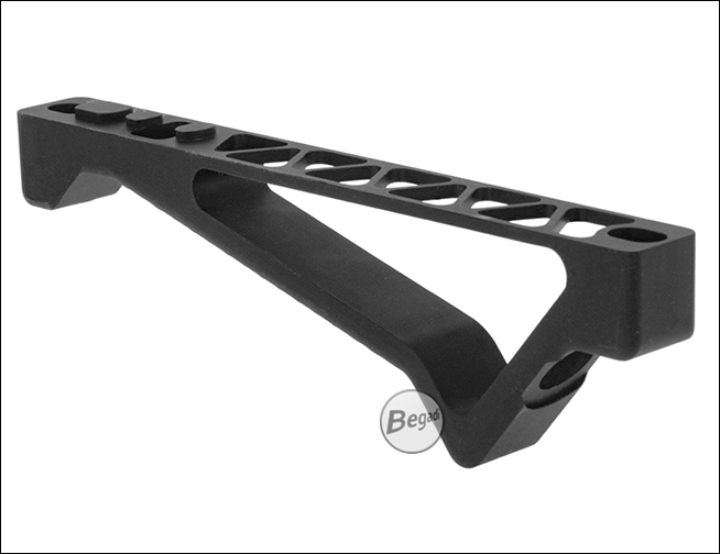 Detailansicht der strukturierten Oberfläche des Begadi CNC Alu Ergonomic Fore Grip