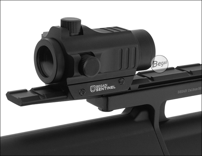 Begadi Sentinel Red Dot auf Picatinny-Schiene eines Bullpup-Airsoft-Gewehrs, Seitenansicht