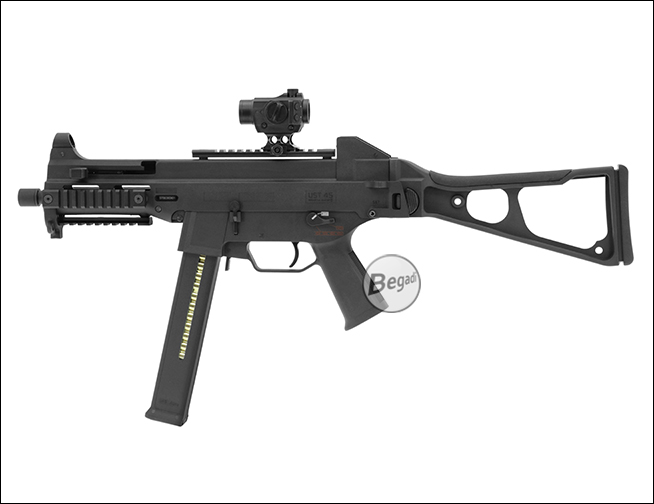 Begadi Sentinel Red Dot auf kompakter Airsoft-Maschinenpistole mit langem Magazin
