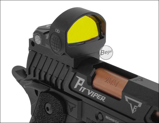 Begadi Vista auf einer Pit Viper Airsoft-Pistole, Nahansicht der Frontlinse