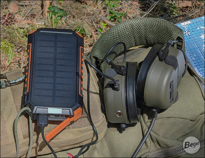 Begadi HS1 Headset in Olive – Anwendungsbeispiel: Laden mit Powerbank