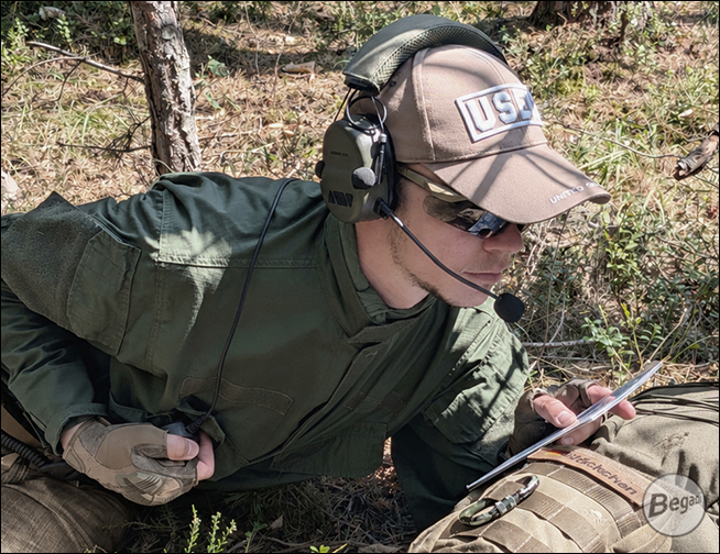 Begadi HS1 Headset in Olive – Anwendungsbeispiel mit Kopfbügel