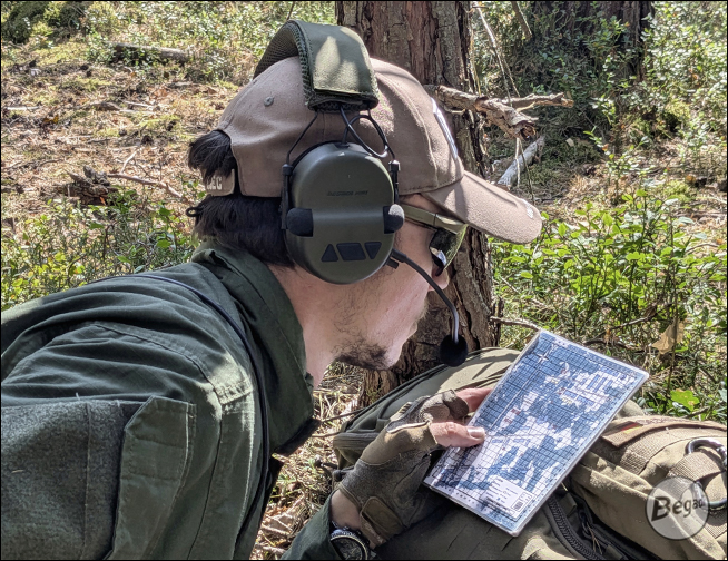 Begadi HS1 Headset in Olive – Anwendungsbeispiel mit Kopfbügel
