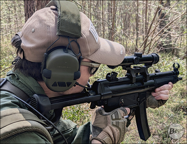 Begadi HS1 Headset in Olive – Anwendungsbeispiel mit Kopfbügel