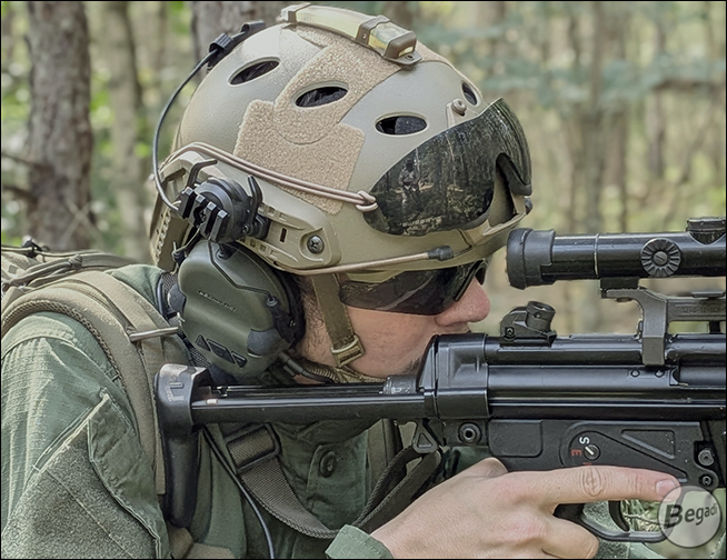 Begadi HS1 Headset in Olive – Anwendungsbeispiel mit Helmmontage