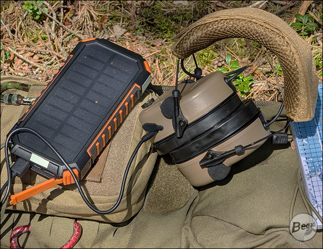 Begadi HS1 Headset in Tan – Anwendungsbeispiel: Laden mit Powerbank