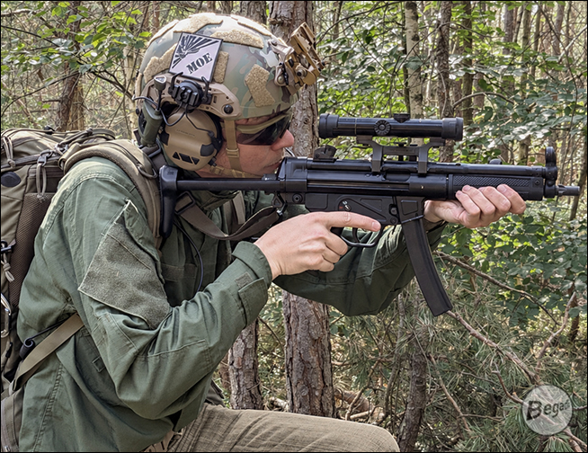 Begadi HS1 Headset in Tan – Anwendungsbeispiel mit Helmmontage