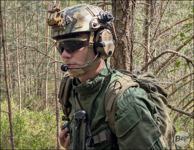 Begadi HS1 Headset in Tan – Anwendungsbeispiel mit Helmmontage
