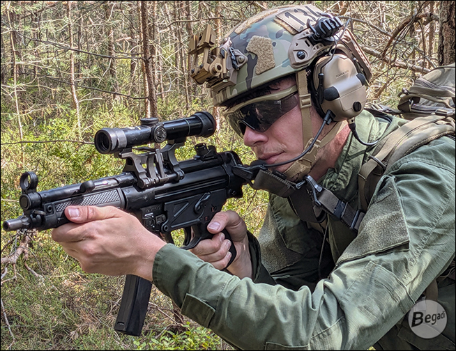 Begadi HS1 Headset in Tan – Anwendungsbeispiel mit Helmmontage