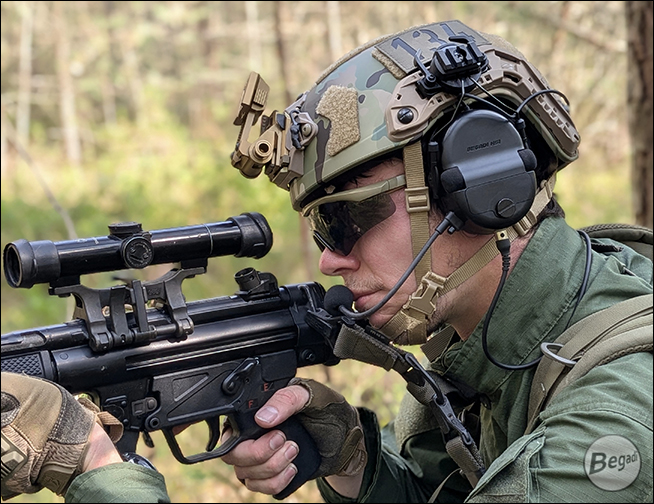 Begadi HS1 Headset in Schwarz – Anwendungsbeispiel mit Helmmontage