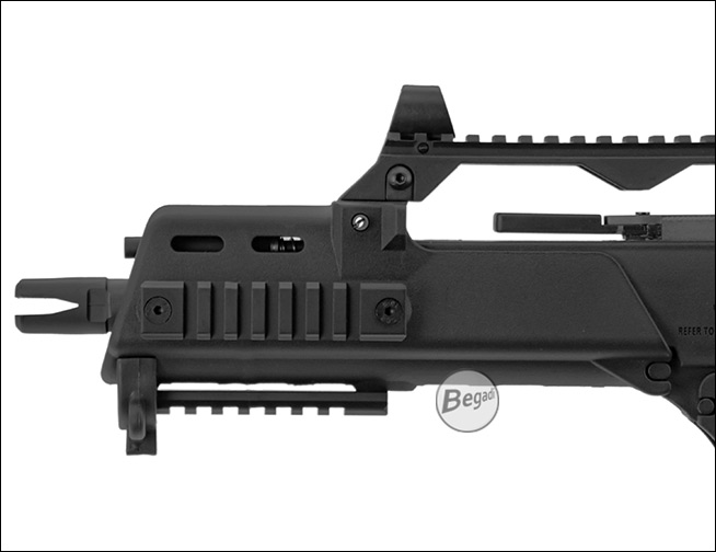 S&T MOD36 mit montiertem Nylon Handguard in der Totalen
