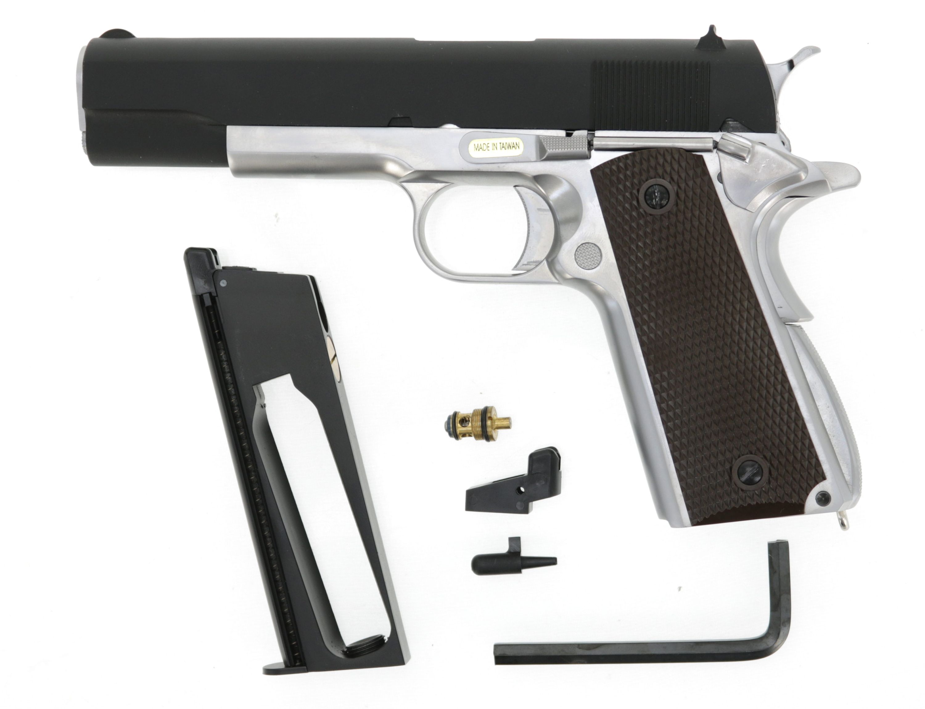 WE 1911 -Silver Line- CO2 HV GBB mit schwarzem Schlitten in der "Upgrade Version" mit Begadi Stainless Efficiency Ventil, Koffer & Maintenance Kit (frei ab 18 J.)