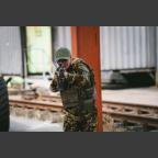 Vanessa mit einem Heckler & Koch G36 mit HKV