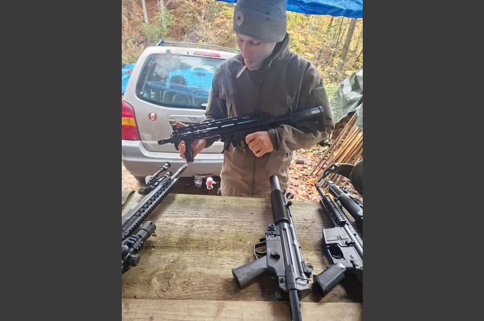 Auf Wunsch gab es diesmal MP5 Modelle zum anfassen und testen. Sicherheit geht vor! Keine Akkus in den Waffen. Beschuss nur im Spielfeld mit PSA!!!