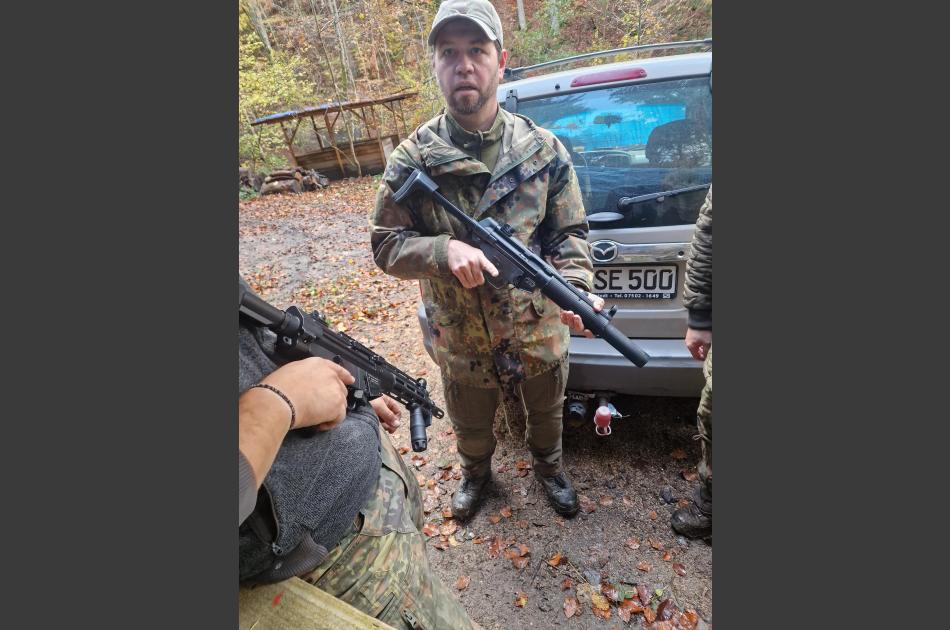 Auf Wunsch gab es diesmal MP5 Modelle zum anfassen und testen. Sicherheit geht vor! Keine Akkus in den Waffen. Beschuss nur im Spielfeld mit PSA!!!