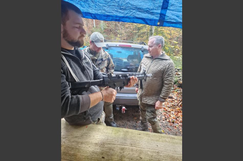 Auf Wunsch gab es diesmal MP5 Modelle zum anfassen und testen. Sicherheit geht vor! Keine Akkus in den Waffen. Beschuss nur im Spielfeld mit PSA!!!