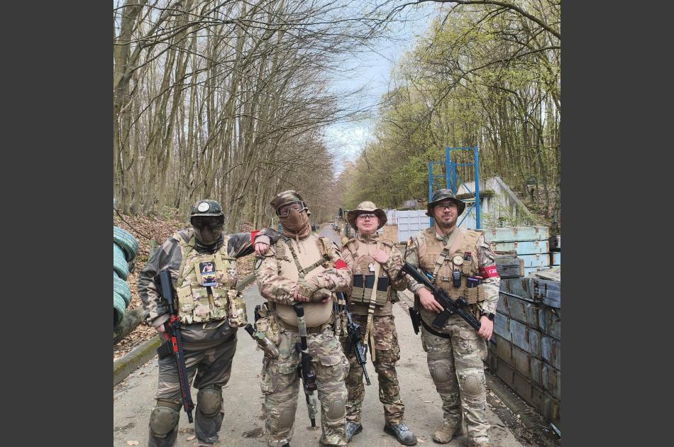 Osterspiel einer Team Zero Abteilung beim 0.5 joule Spieltag auf dem grossen oberen Feld von Area-M. Eine späte Saisoneröffnung.  Wetter war super. 